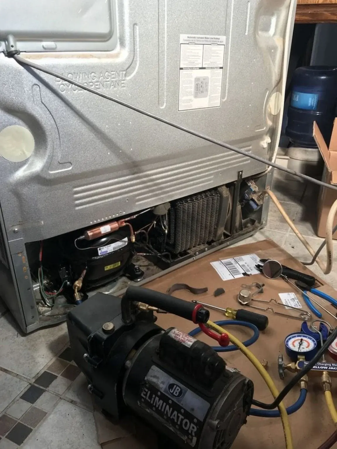 Refrigerator compressor and service equipment